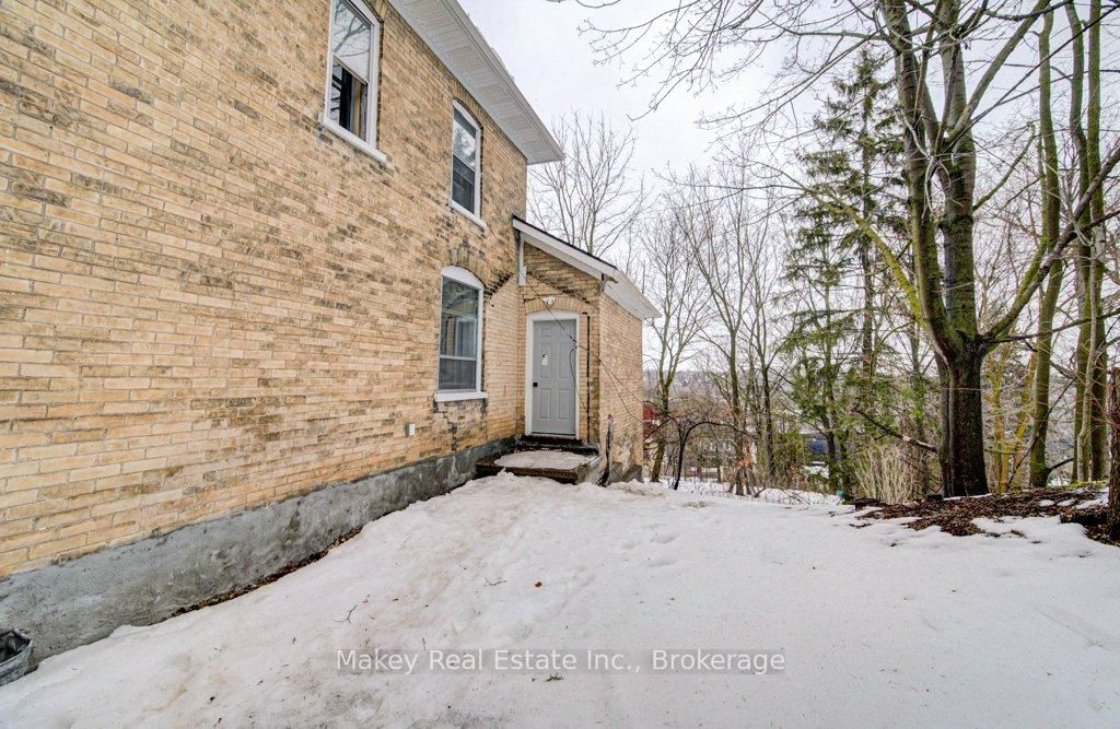 115 Courtney Street - Photo 3