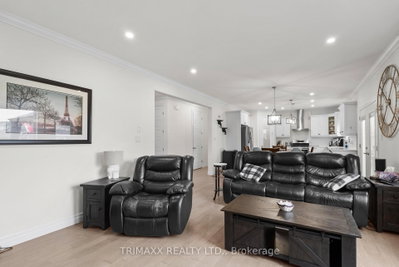 31 Thames Springs Crescent — more photos