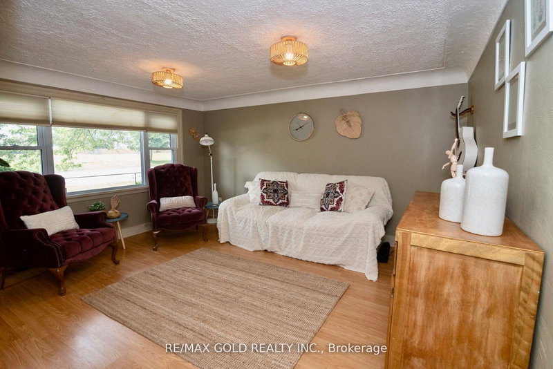 5853 McLeod Rd, Niagara Falls, L2G 3E5 | Image 3