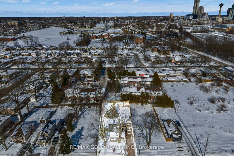 5853 MCLEOD Rd, Niagara Falls, L2G 3E5 | Image 2