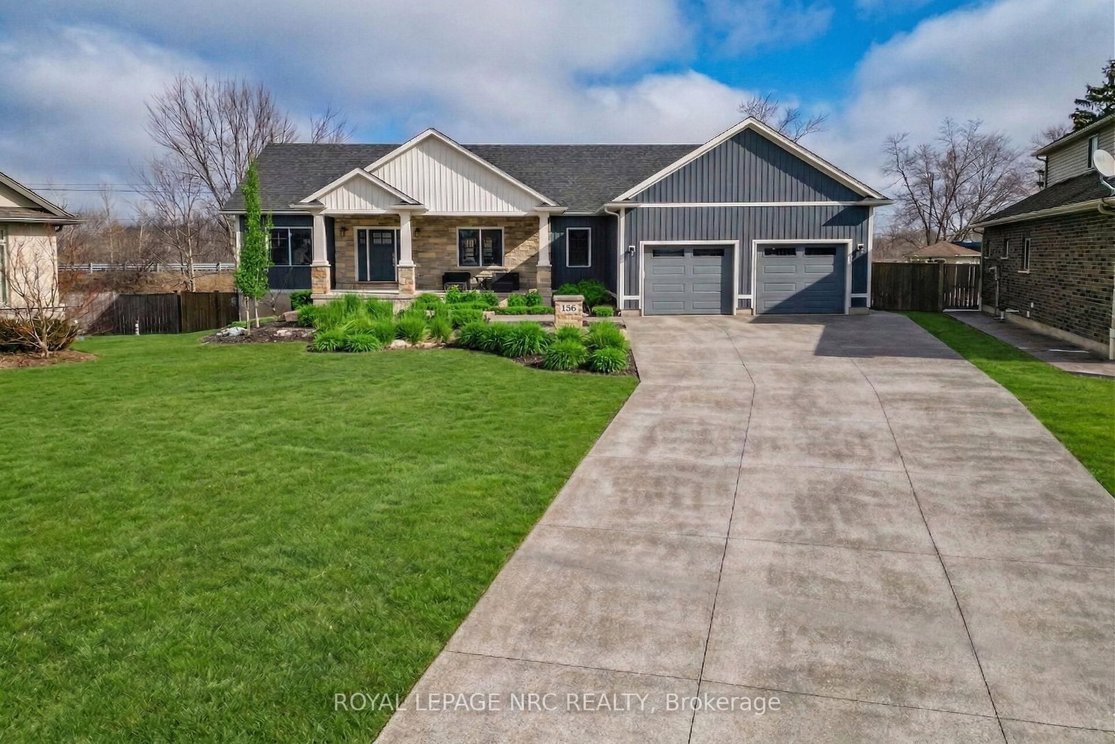 Detached House for sale at 166 Michelle Court, Welland, Ontario, L3C 0A2 - Broadway - MLS: X12851664