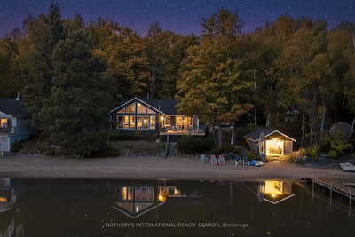 30 Tara Crt, Maple Leaf