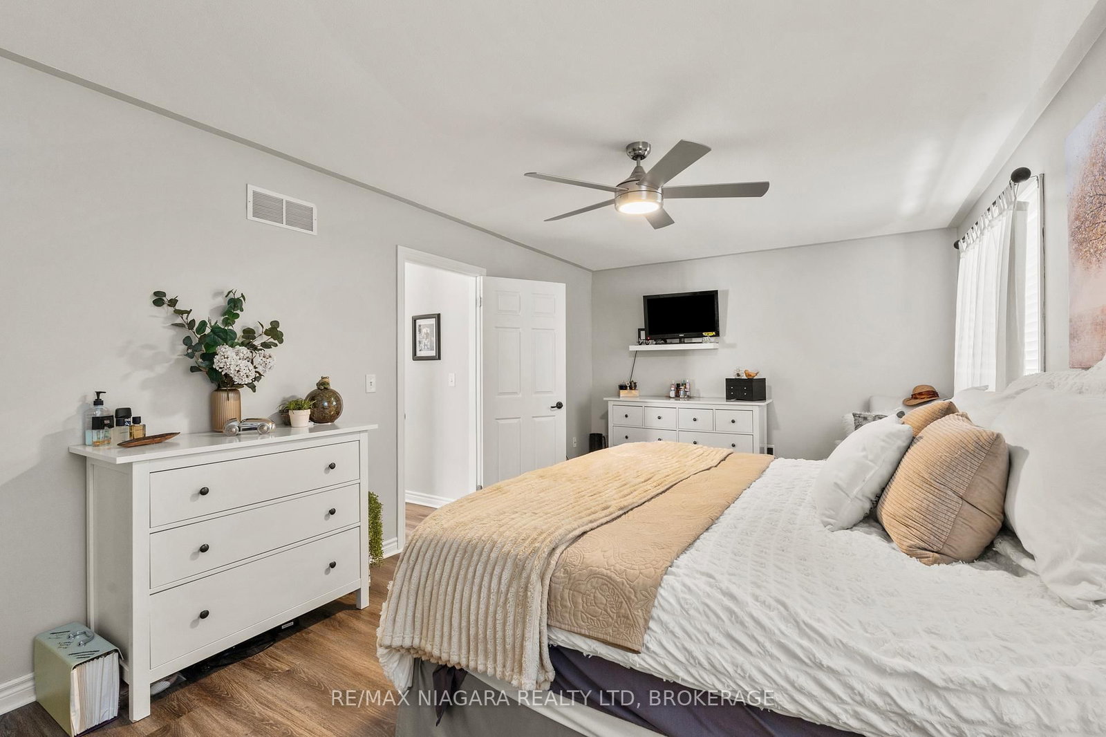 232 Regatta Drive - Photo 17