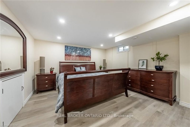 Lower - 9 The Pinery, St. Catharines, L2M 6M5 | Image 2