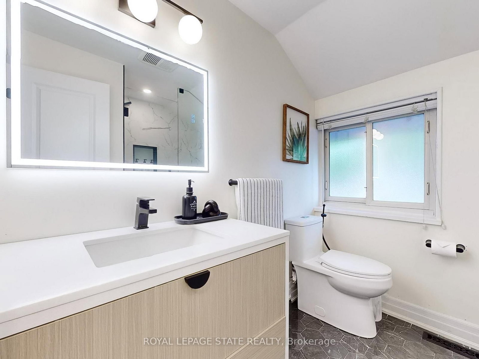 Detached House for sale at 144 Old Ancaster Road, Hamilton, Ontario, L9H 3R4 - Dundas - MLS: X12852362