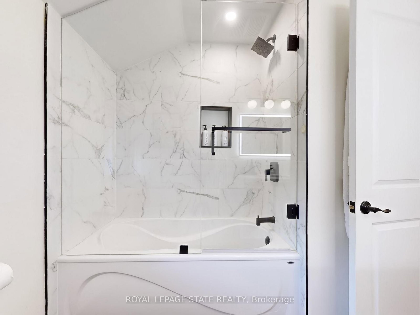 Detached House for sale at 144 Old Ancaster Road, Hamilton, Ontario, L9H 3R4 - Dundas - MLS: X12852362