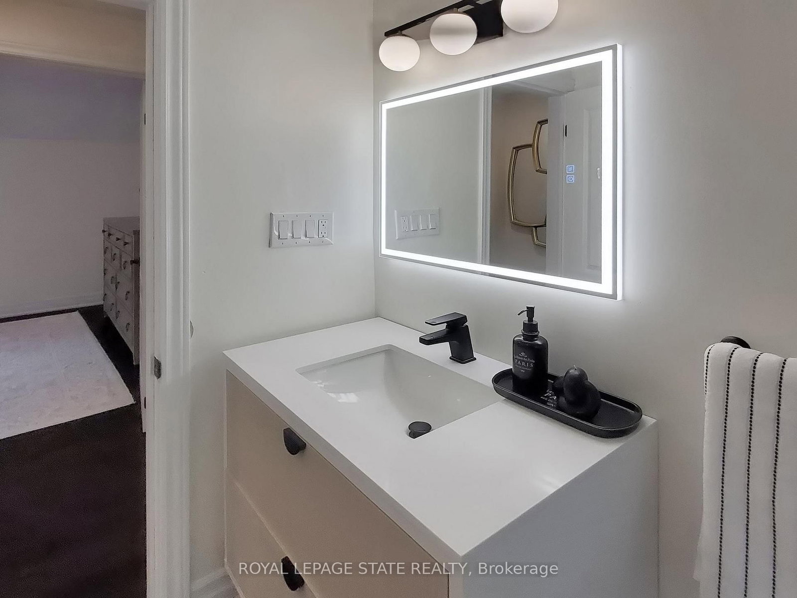 Detached House for sale at 144 Old Ancaster Road, Hamilton, Ontario, L9H 3R4 - Dundas - MLS: X12852362