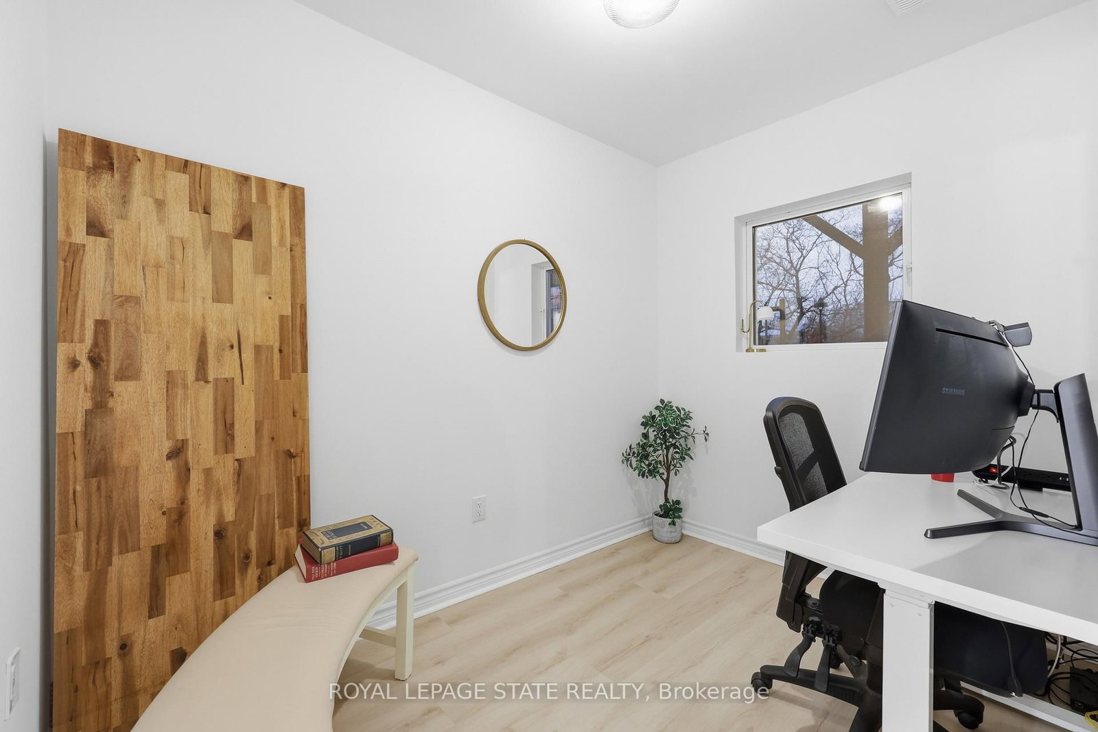 Detached House for sale at 144 Old Ancaster Road, Hamilton, Ontario, L9H 3R4 - Dundas - MLS: X12852362