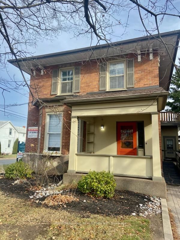 SECOND FLOOR APARTMENT - 104 LOCK Street