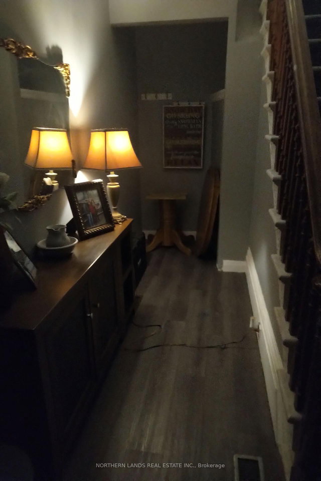 SECOND FLOOR APARTMENT - 104 LOCK Street