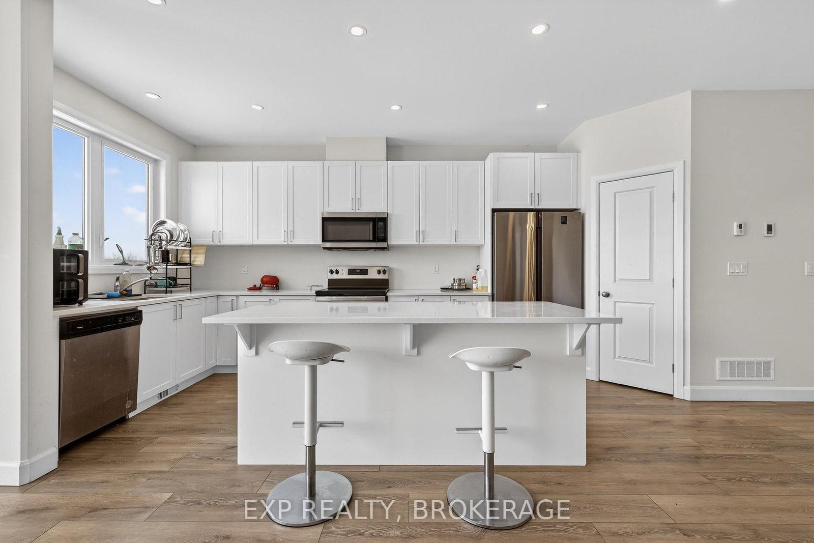 Detached House for sale at 9 ERIE Court, Loyalist, Ontario, K7N 0E3 - Amherstview - MLS: X12852816