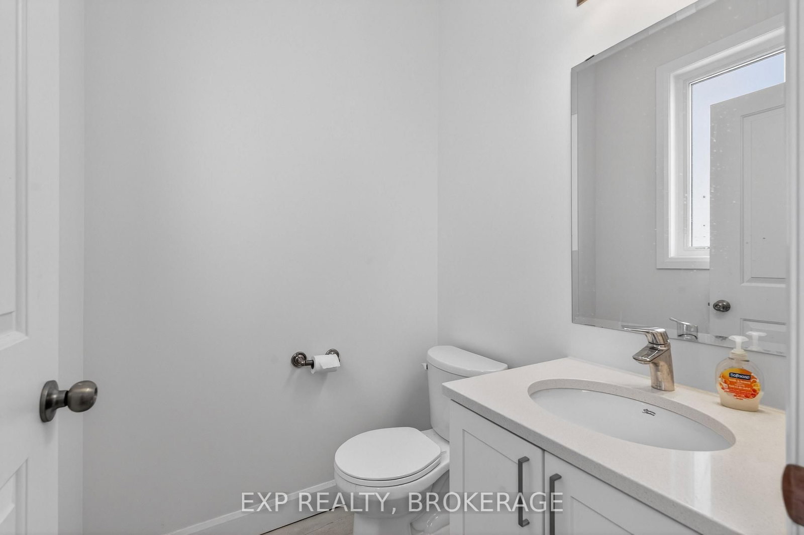 Detached House for sale at 9 ERIE Court, Loyalist, Ontario, K7N 0E3 - Amherstview - MLS: X12852816