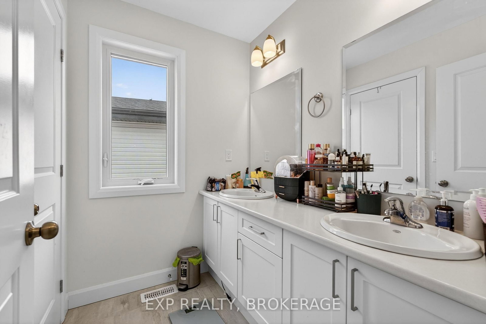 Detached House for sale at 9 ERIE Court, Loyalist, Ontario, K7N 0E3 - Amherstview - MLS: X12852816