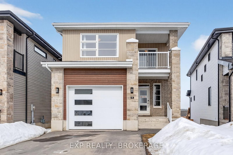 9 ERIE Crt E, Loyalist, K7N 0E3 | Image 3