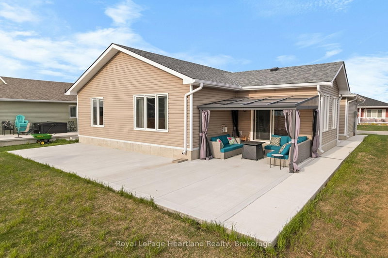 140 LAKE BREEZE Drive