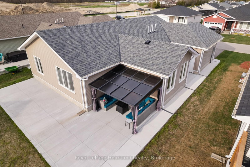 140 LAKE BREEZE Drive