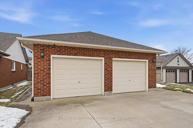 603 BUNTING Rd, St. Catharines, L2M 2Z9 | Image 2