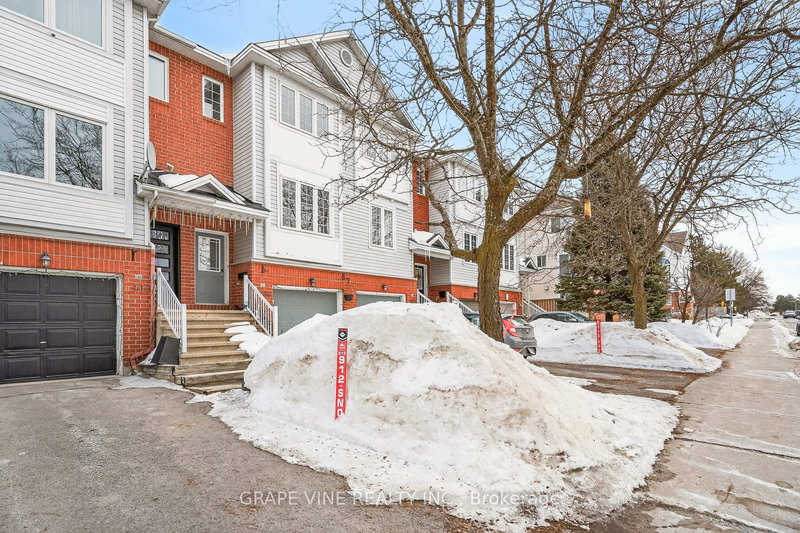 460 Seyton Dr, Nepean, K2H 1G2 | Image 2