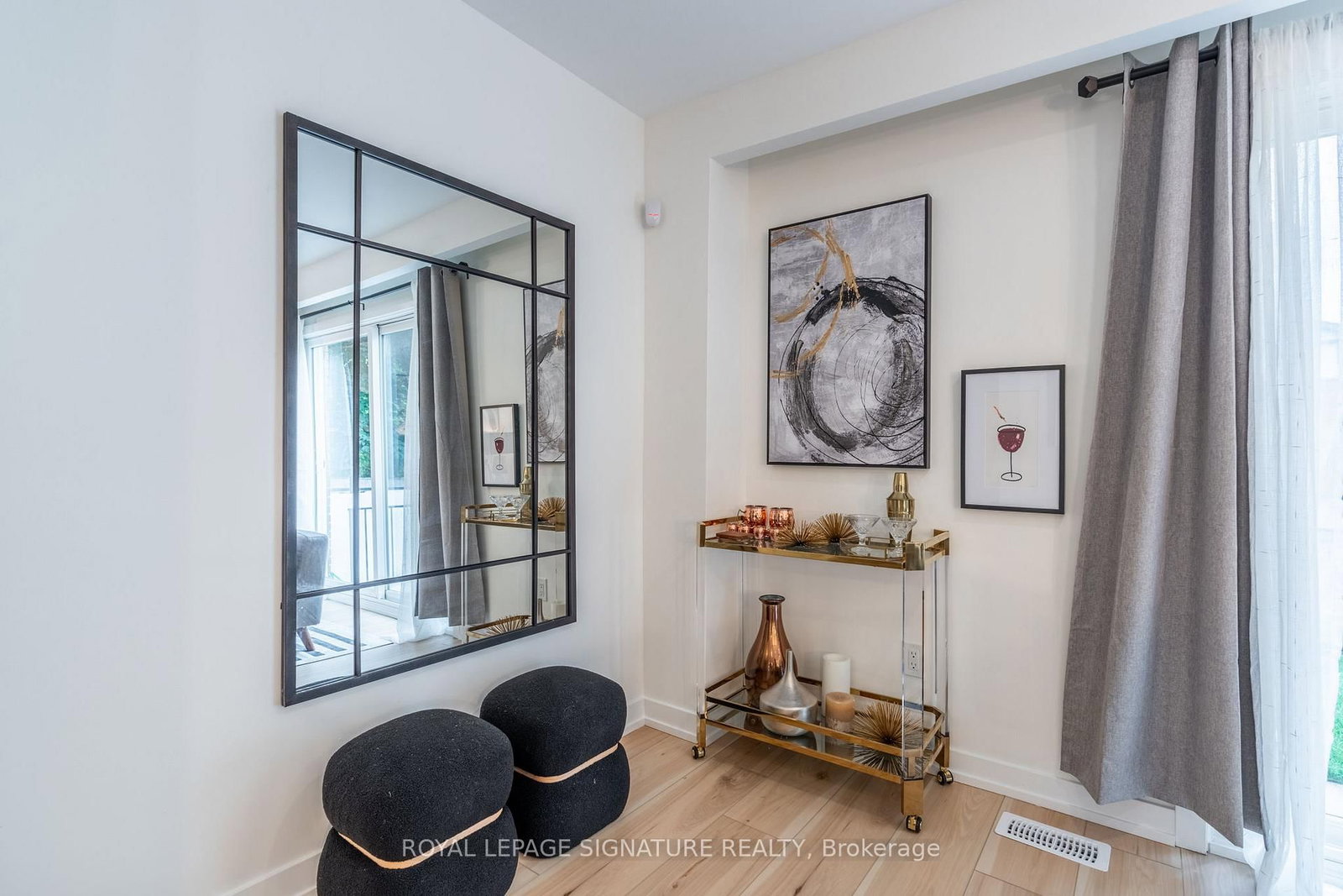 Townhouse for sale at 22 Woodman Drive, Hamilton, Ontario, L8H 2M5 - Kentley - MLS: X12853408