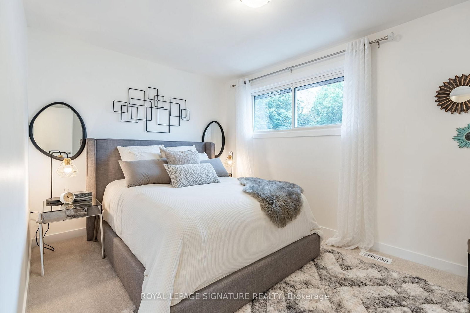 Townhouse for sale at 22 Woodman Drive, Hamilton, Ontario, L8H 2M5 - Kentley - MLS: X12853408