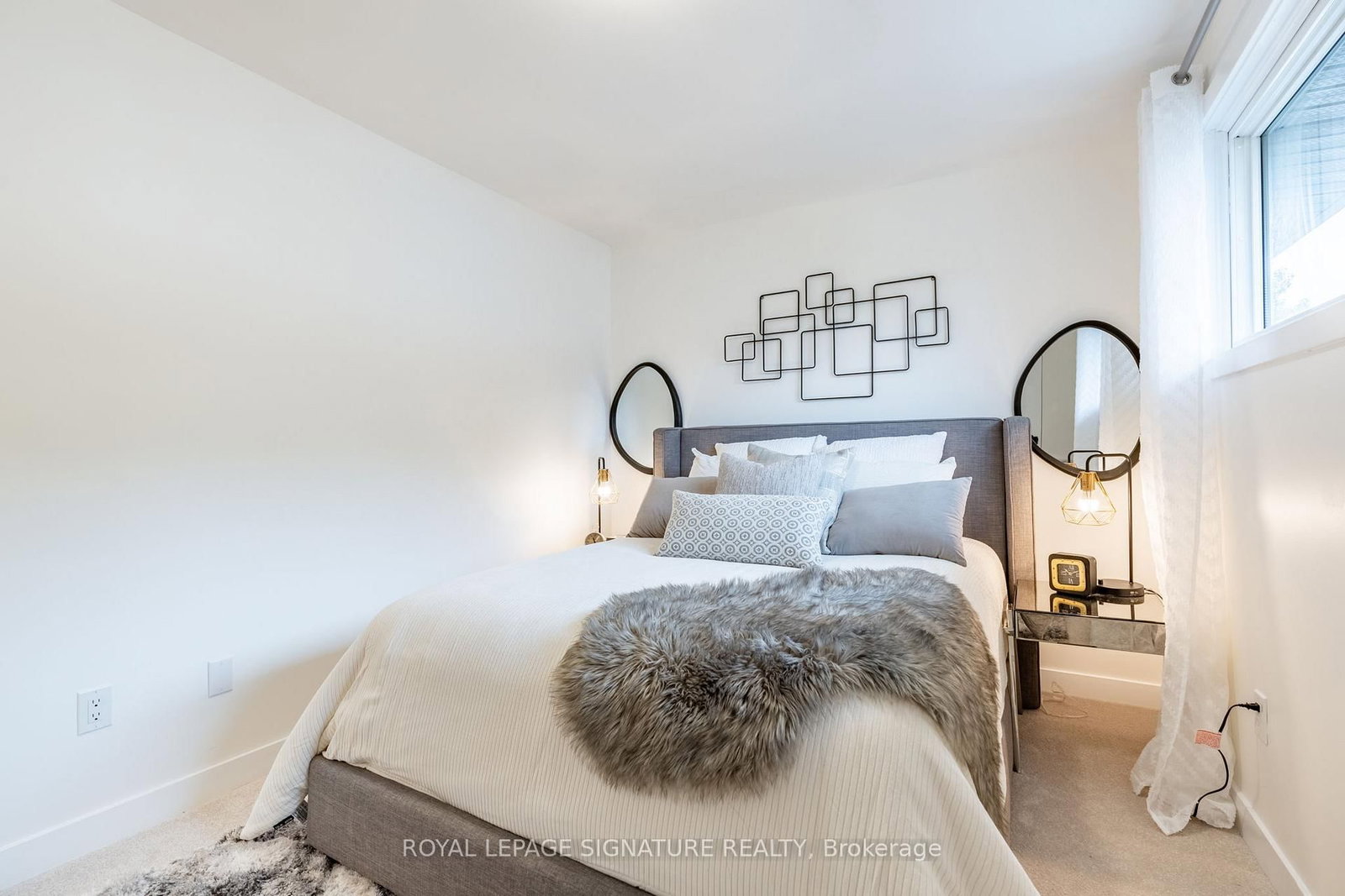 Townhouse for sale at 22 Woodman Drive, Hamilton, Ontario, L8H 2M5 - Kentley - MLS: X12853408