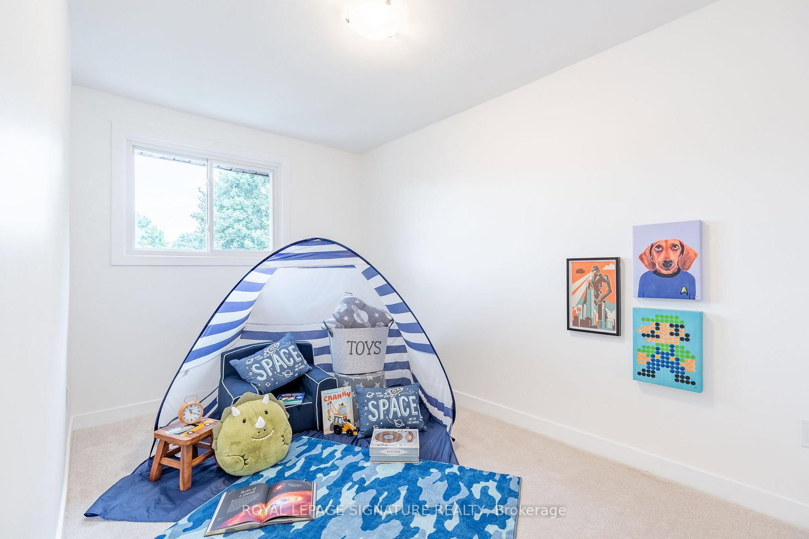 Townhouse for sale at 22 Woodman Drive, Hamilton, Ontario, L8H 2M5 - Kentley - MLS: X12853408