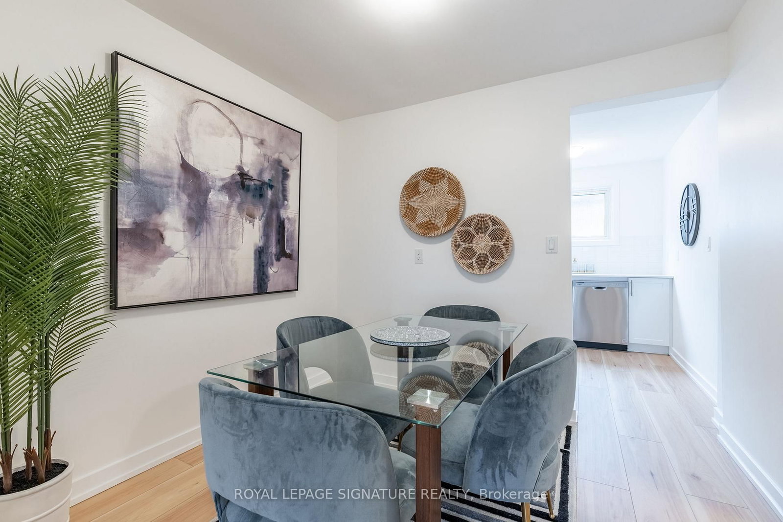 Townhouse for sale at 22 Woodman Drive, Hamilton, Ontario, L8H 2M5 - Kentley - MLS: X12853408