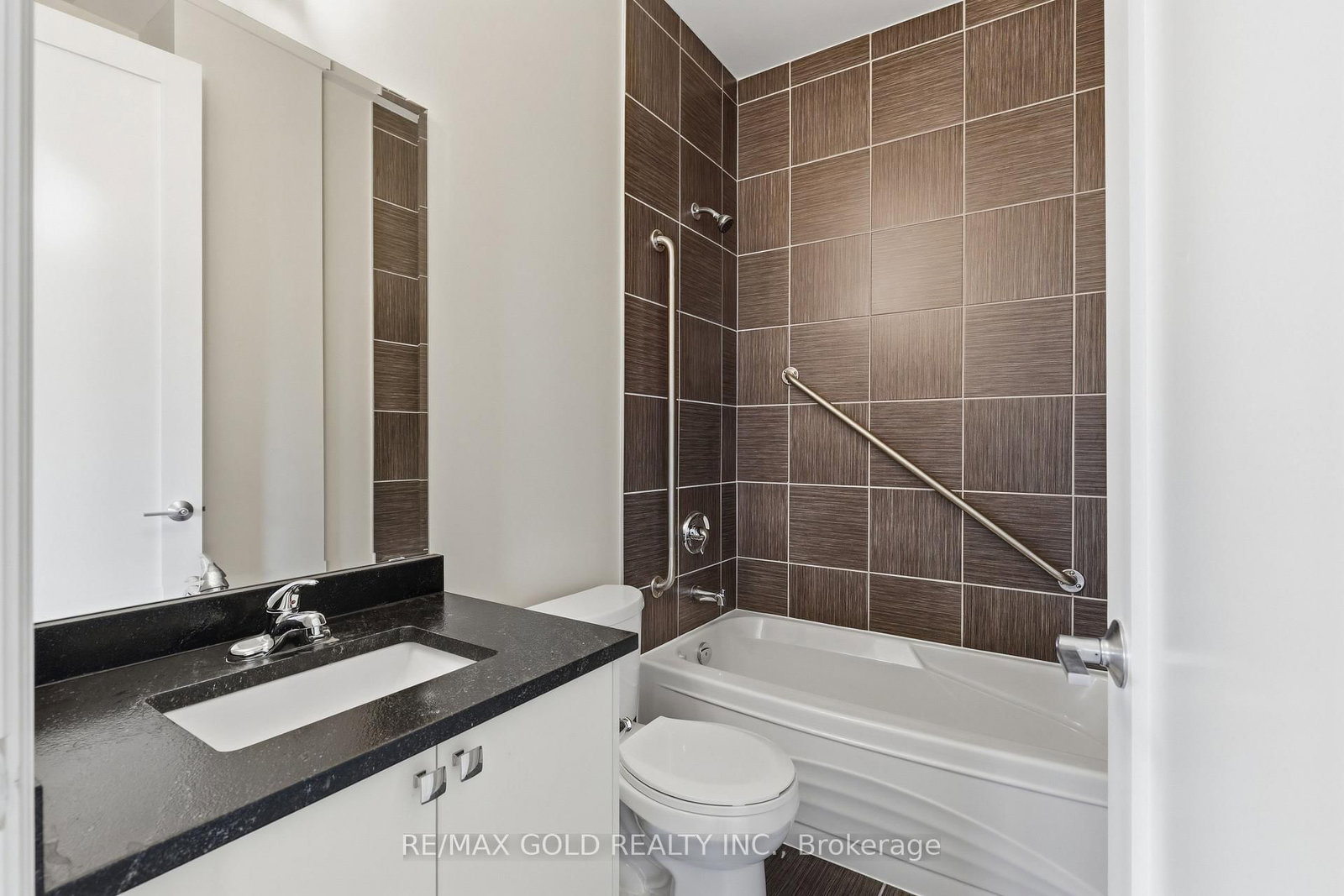 Condo for sale at 305-112 King Street, Hamilton, Ontario, L8N 1A8 - Beasley - MLS: X12853632