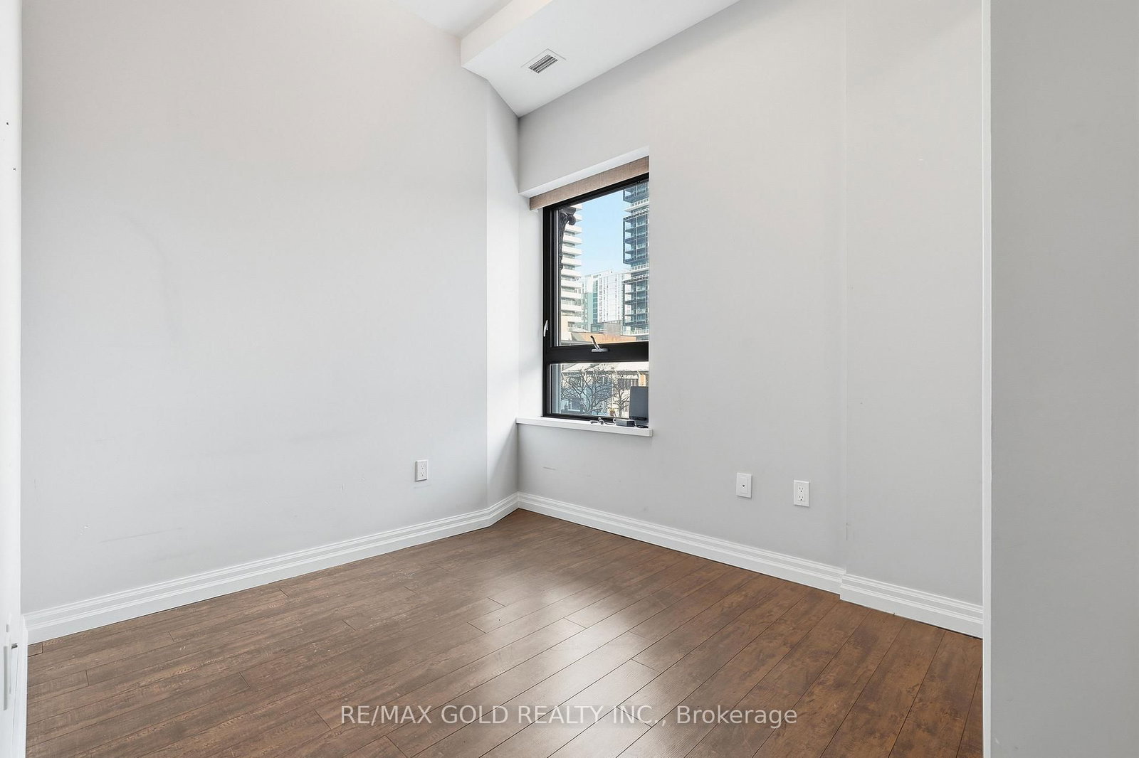 Condo for sale at 305-112 King Street, Hamilton, Ontario, L8N 1A8 - Beasley - MLS: X12853632