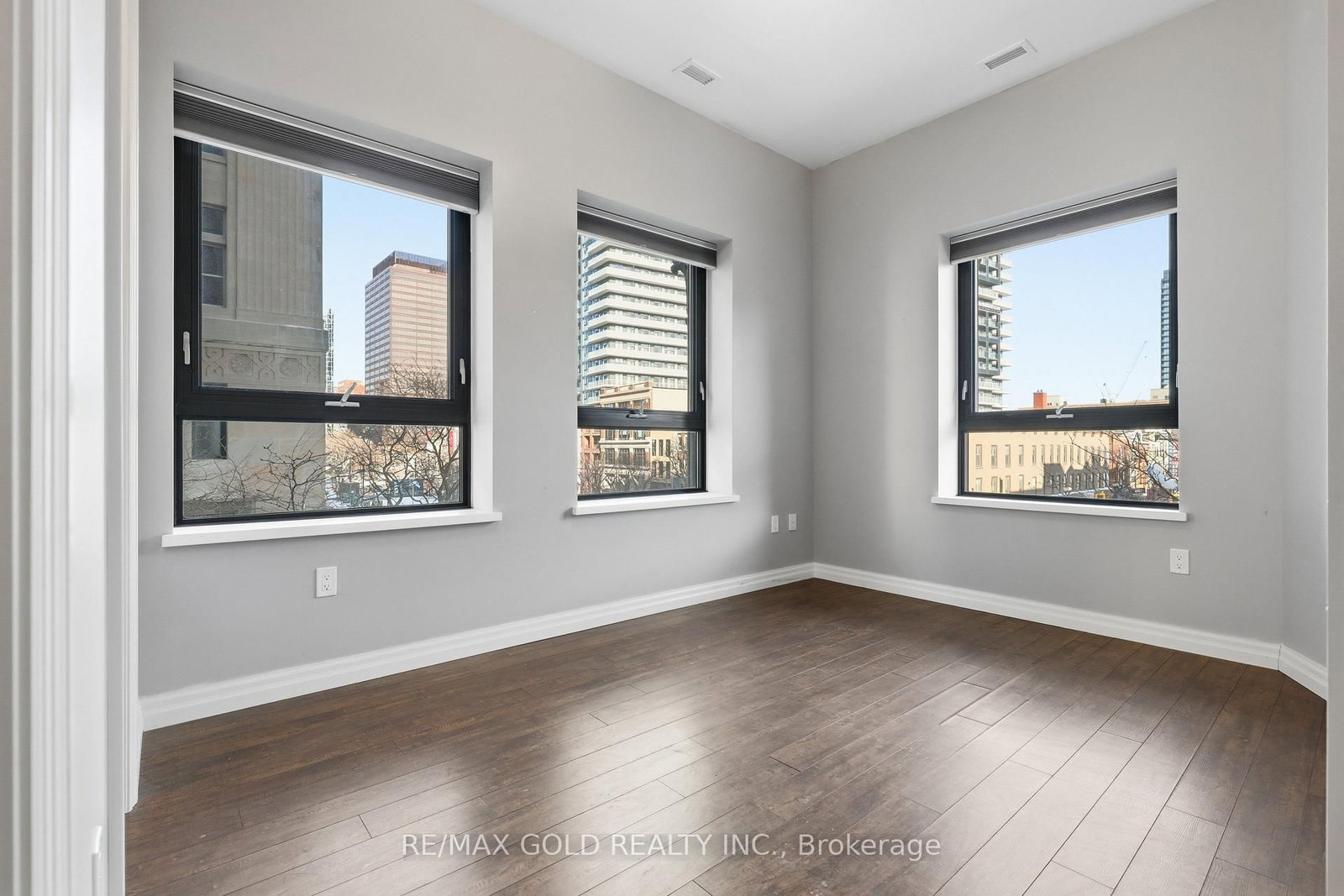 Condo for sale at 305-112 King Street, Hamilton, Ontario, L8N 1A8 - Beasley - MLS: X12853632