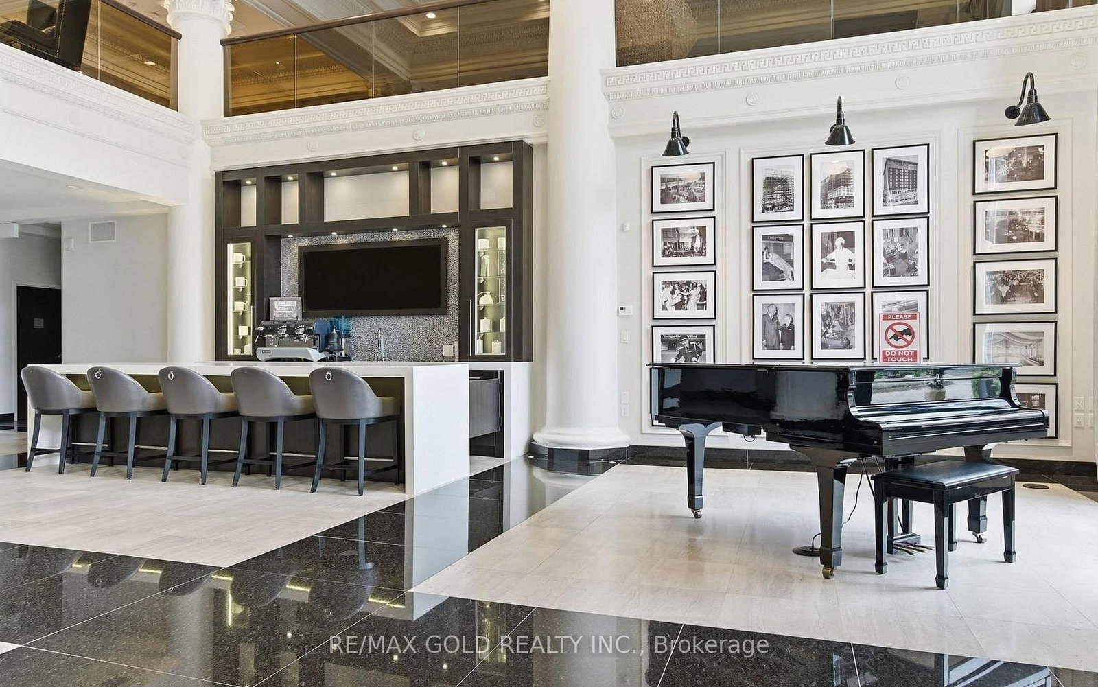 Condo for sale at 305-112 King Street, Hamilton, Ontario, L8N 1A8 - Beasley - MLS: X12853632