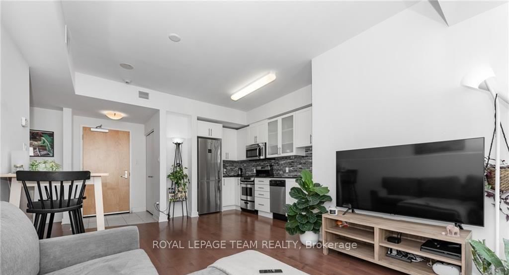 40 Nepean Street, Unit 2502 - Photo 17