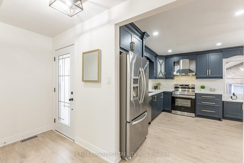 MAIN - 3045 Portage Rd, Niagara Falls, L2J 2J8 | Image 2