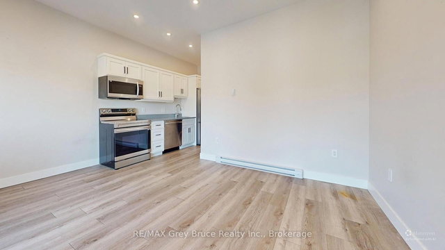 Unit 9 - 39 1st Avenue S