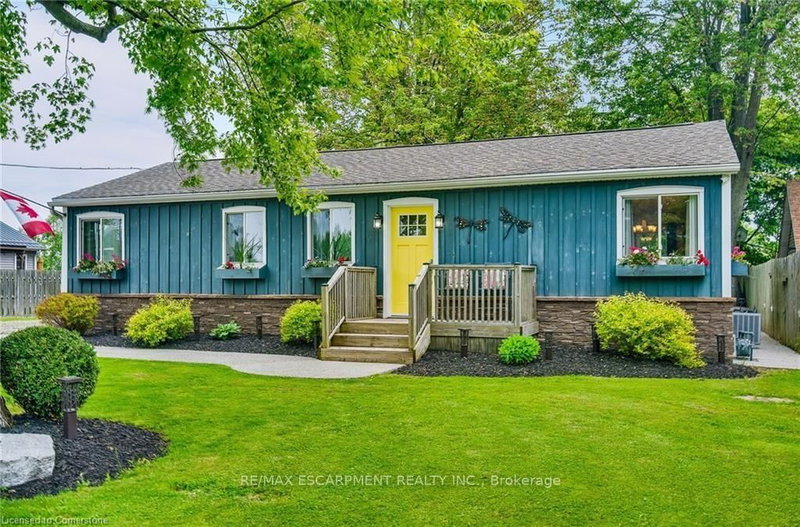 home for sale on 8 Beach Road