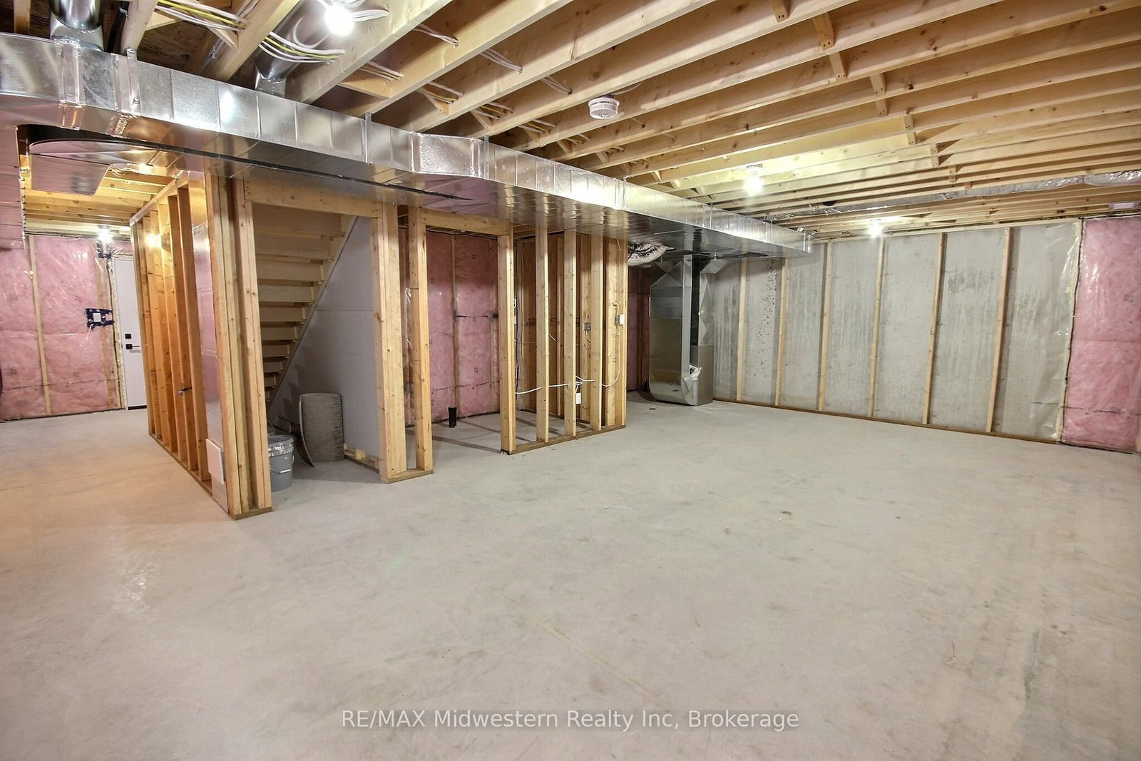 Semi-Detached House for sale at 16 Roberts Street, Huron East, Ontario, N0G 1B0 - Seaforth - MLS: X12855106