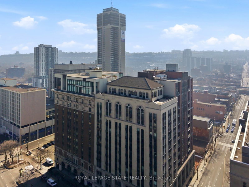 PH4 - 112 King Street E