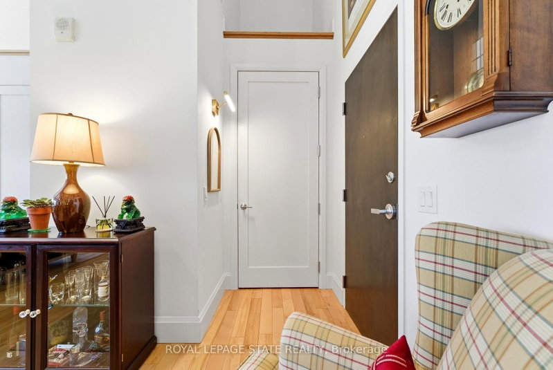 112 King St E photo 5