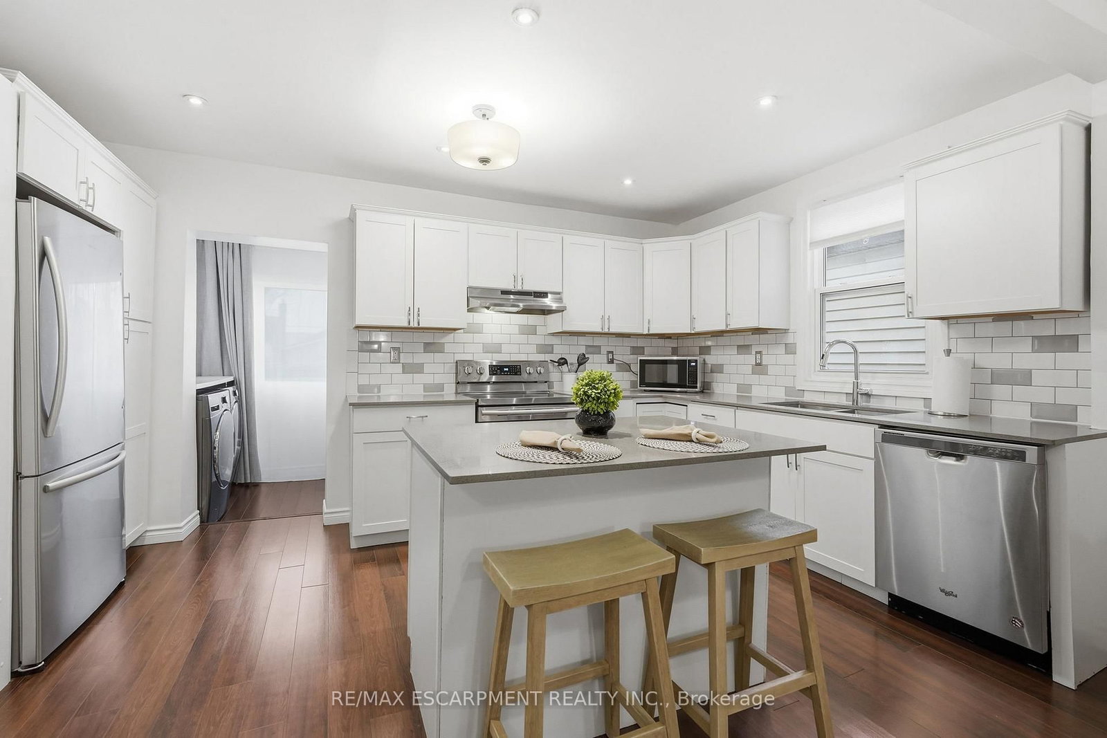 Detached House for sale at 44 Whitfield Avenue, Hamilton, Ontario, L8L 4B6 - Industrial Sector - MLS: X12855198