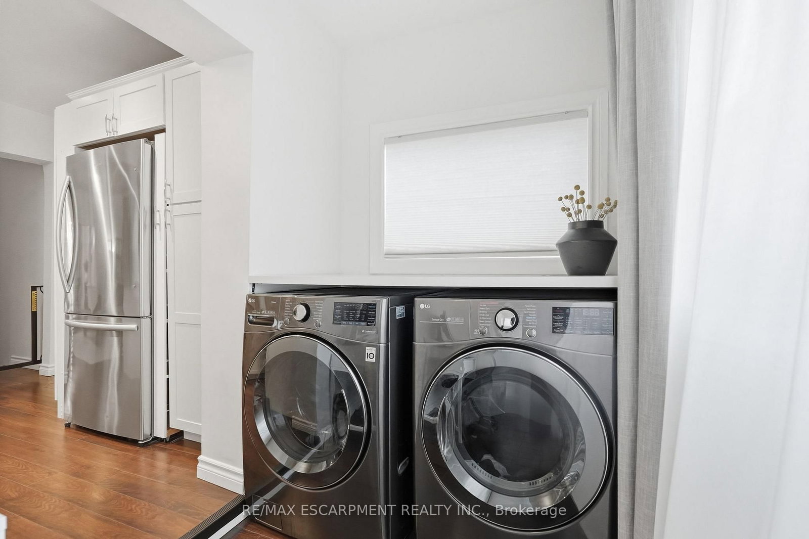 Detached House for sale at 44 Whitfield Avenue, Hamilton, Ontario, L8L 4B6 - Industrial Sector - MLS: X12855198