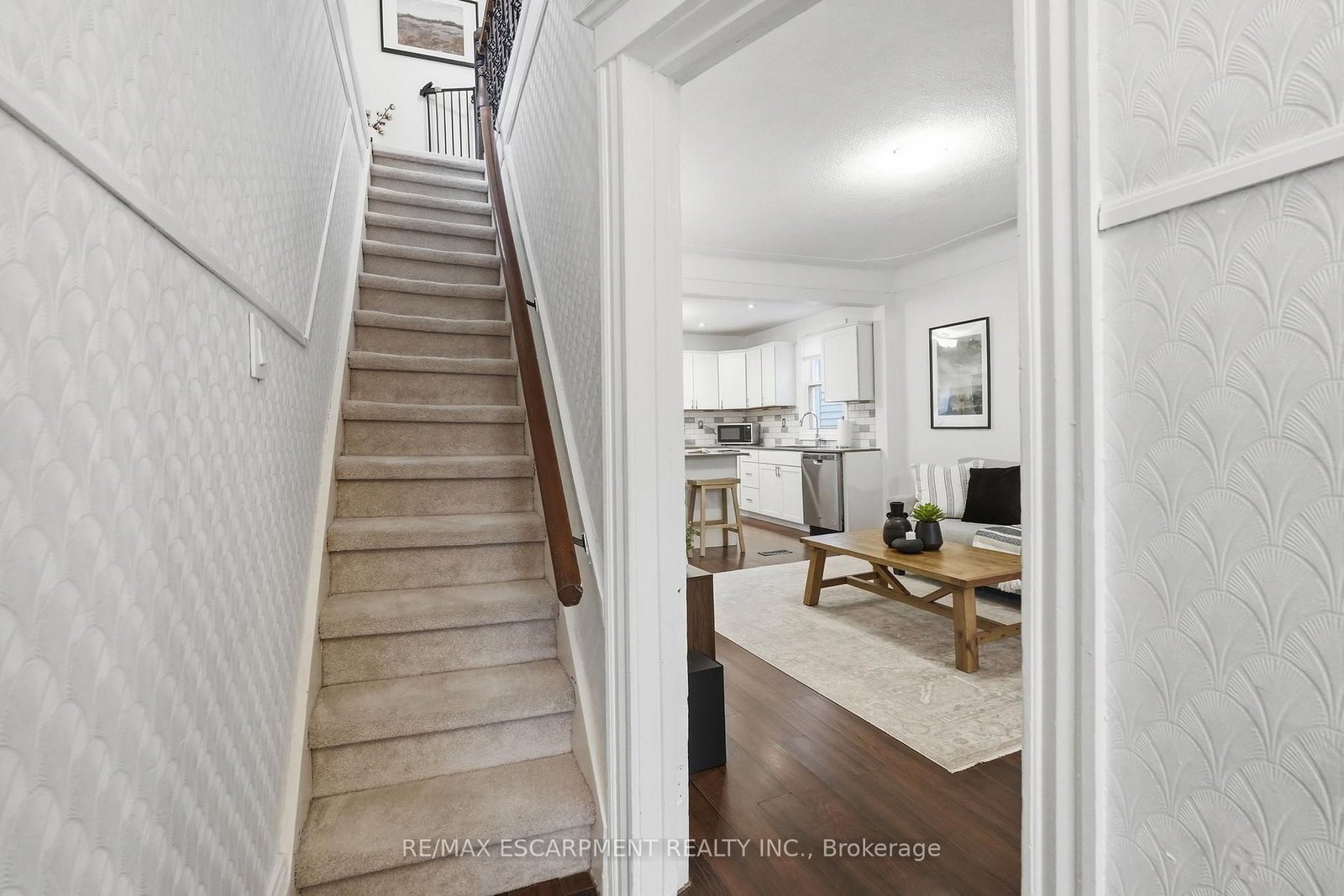 Detached House for sale at 44 Whitfield Avenue, Hamilton, Ontario, L8L 4B6 - Industrial Sector - MLS: X12855198