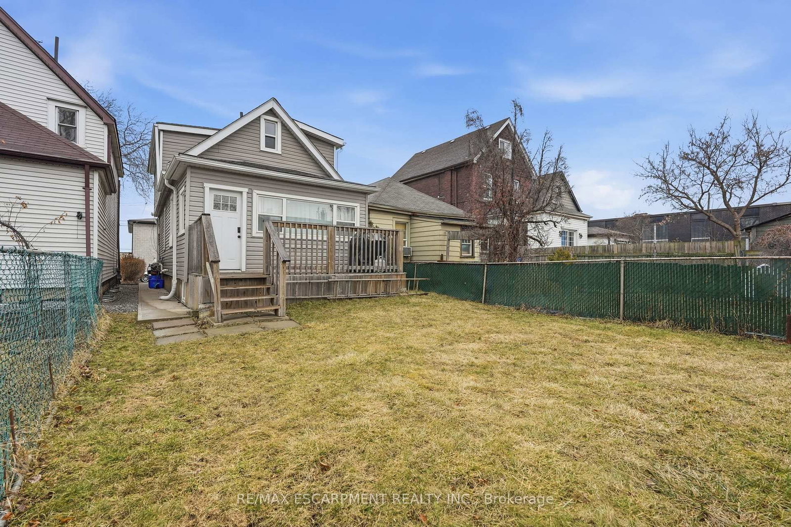 Detached House for sale at 44 Whitfield Avenue, Hamilton, Ontario, L8L 4B6 - Industrial Sector - MLS: X12855198