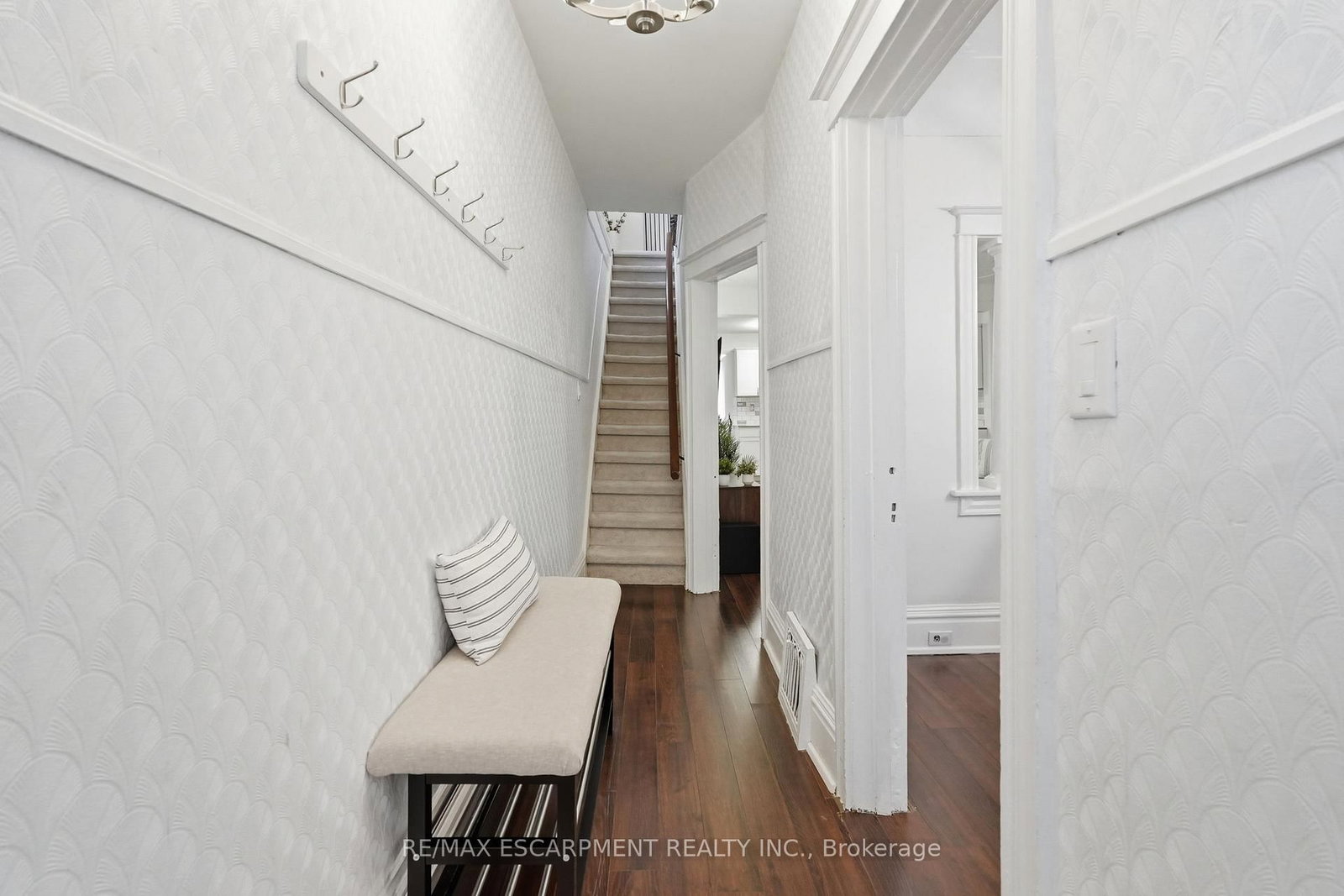 Detached House for sale at 44 Whitfield Avenue, Hamilton, Ontario, L8L 4B6 - Industrial Sector - MLS: X12855198