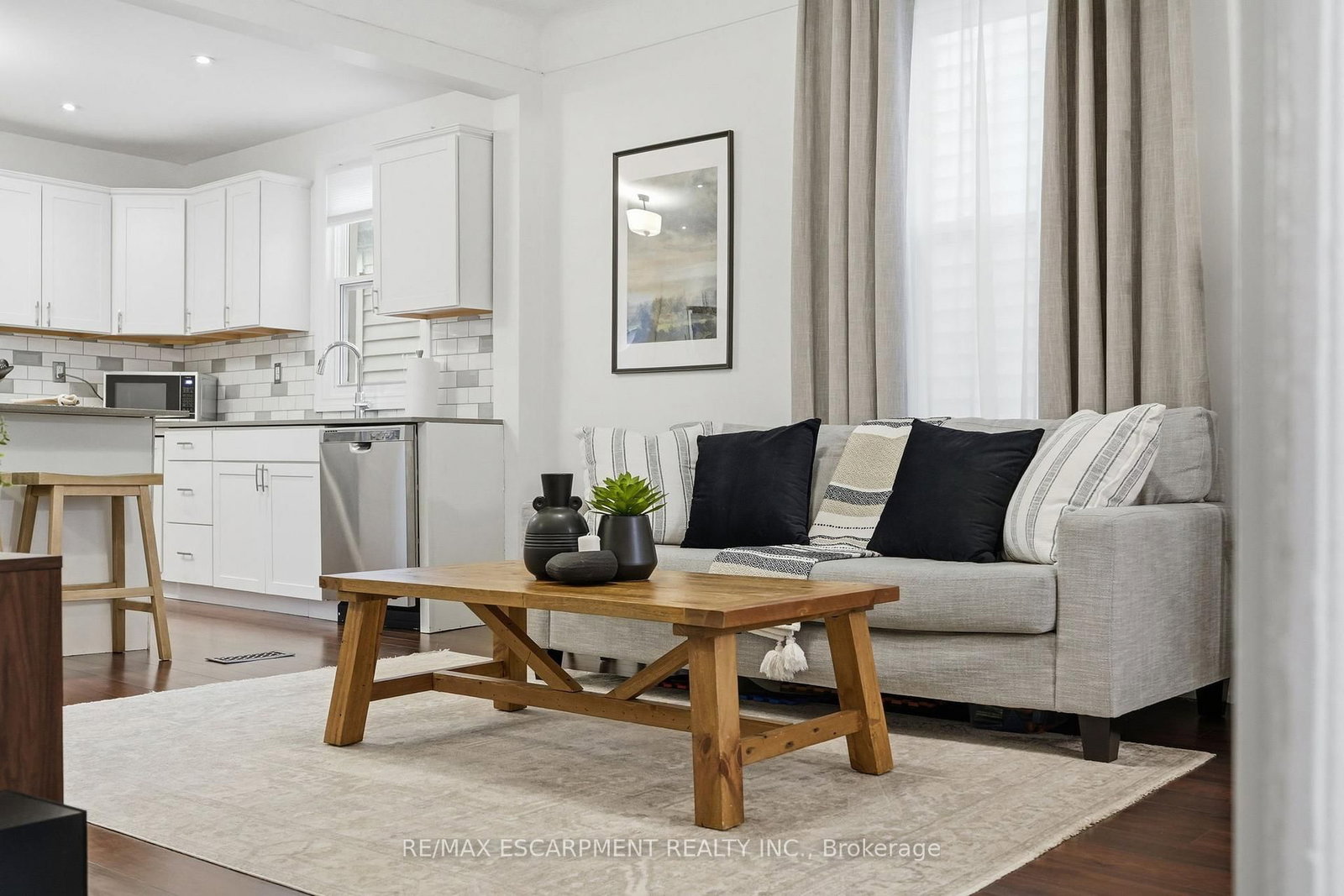 Detached House for sale at 44 Whitfield Avenue, Hamilton, Ontario, L8L 4B6 - Industrial Sector - MLS: X12855198