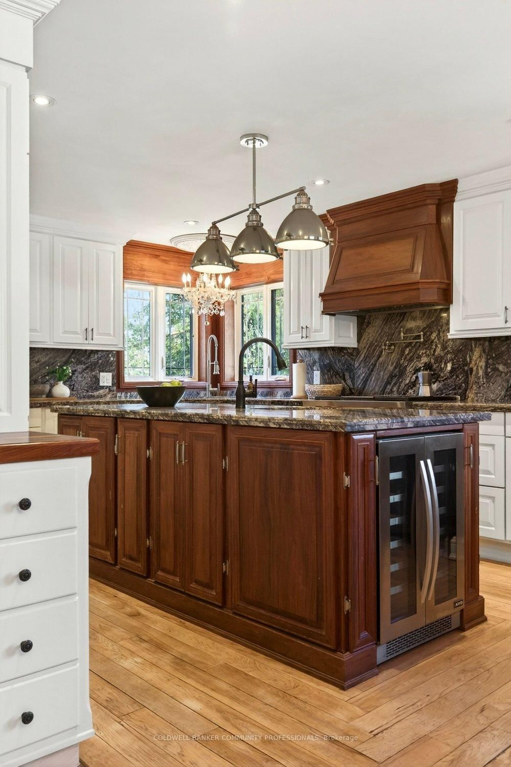 Detached House for sale at 389 Clarendon Drive, Hamilton, Ontario, L9G 2Z1 - Ancaster - MLS: X12855526