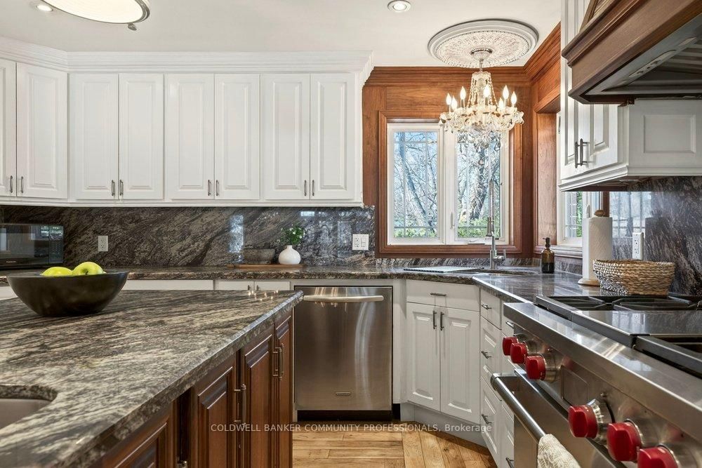 Detached House for sale at 389 Clarendon Drive, Hamilton, Ontario, L9G 2Z1 - Ancaster - MLS: X12855526