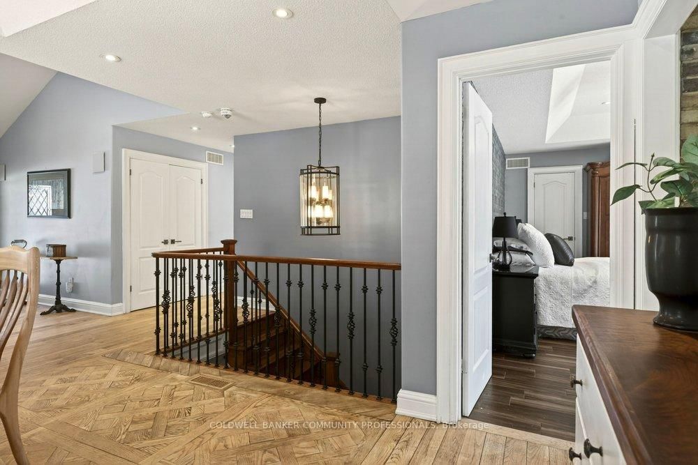 Detached House for sale at 389 Clarendon Drive, Hamilton, Ontario, L9G 2Z1 - Ancaster - MLS: X12855526