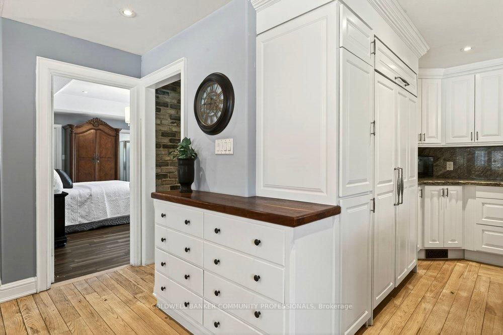 Detached House for sale at 389 Clarendon Drive, Hamilton, Ontario, L9G 2Z1 - Ancaster - MLS: X12855526