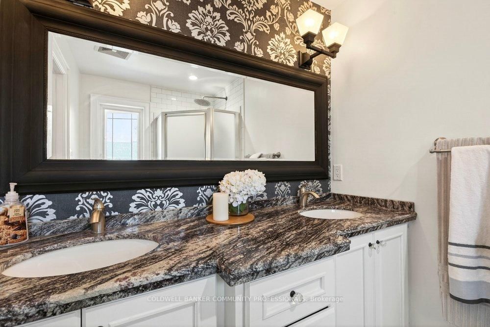 Detached House for sale at 389 Clarendon Drive, Hamilton, Ontario, L9G 2Z1 - Ancaster - MLS: X12855526