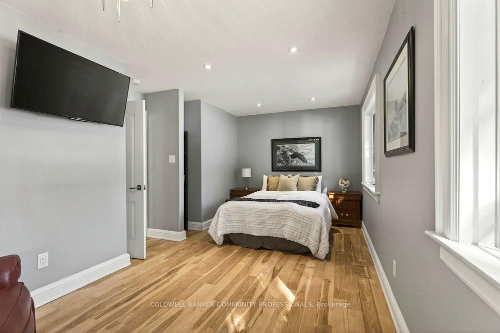 Detached House for sale at 389 Clarendon Drive, Hamilton, Ontario, L9G 2Z1 - Ancaster - MLS: X12855526